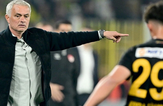 Jose Mourinho yönetimindeki Fenerbahçe sezonu kupasız tamamladı