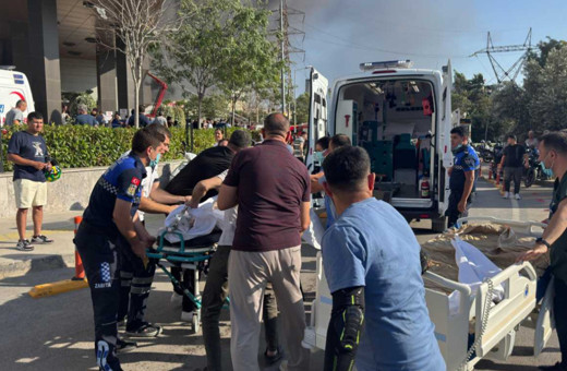 İzmir’de plastik depo yangını: Yoğun duman, hastalar tahliye edildi