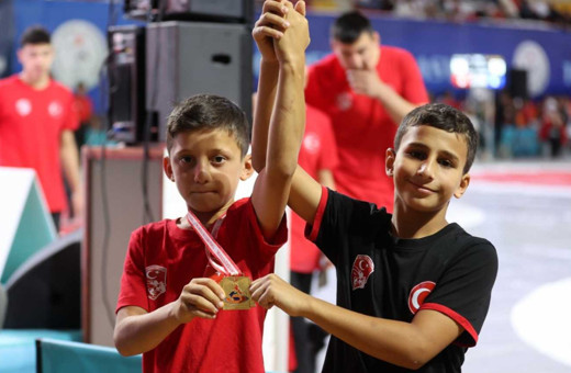 Hükmen galipti, sahaya çıktı, kaybetti ama gönülleri kazandı