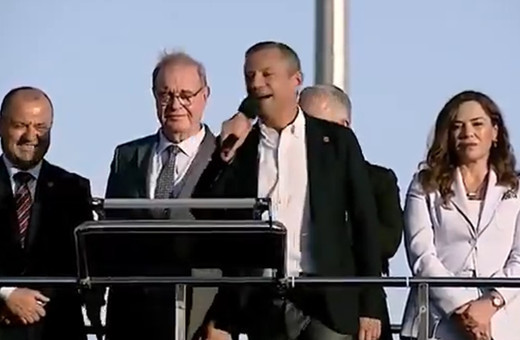 Özgür Özel, kürsüde kendi vekilinin ismini unuttu