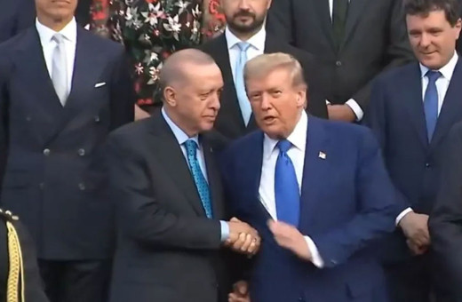 Erdoğan ile Trump, NATO aile fotoğrafında yan yana poz verdi