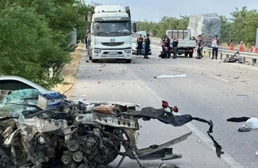 Balıkesir’de feci kaza: 3 ölü, 1 yaralı