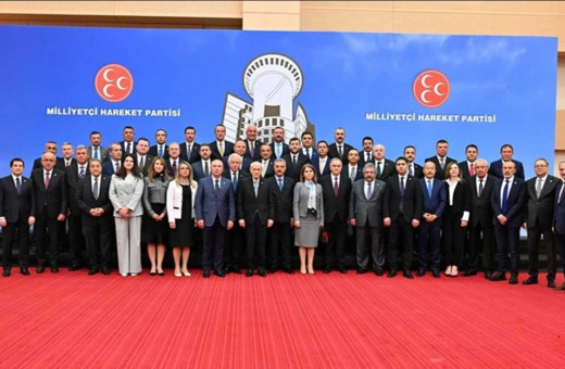 Devlet Bahçeli, parti yöneticileriyle akşam yemeğinde buluştu