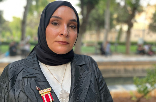 Tank üstlerinden geçti 9 yıl sonra yürümeye başladı