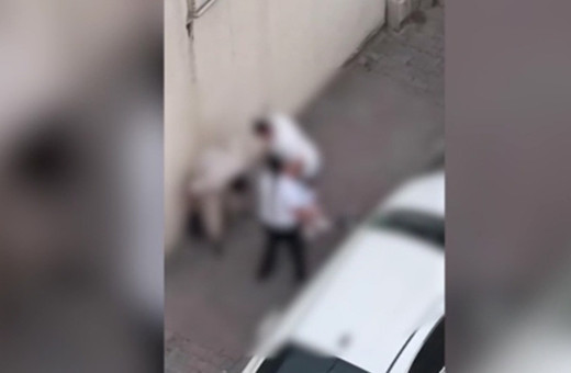 Dini nikahlı eşini sokak ortasında dövdü! O anlar böyle kaydedildi