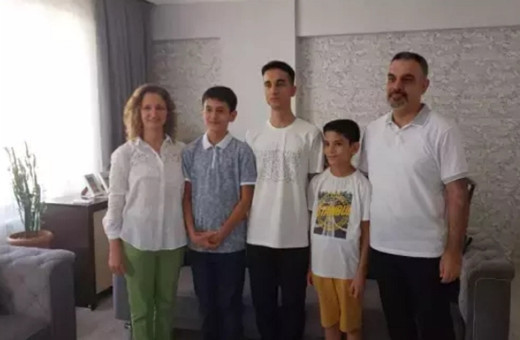 İki birinci aynı aileden çıktı! LGS birincisinin ağabeyi de şampiyon oldu! Mutluluk gözyaşları aktı...