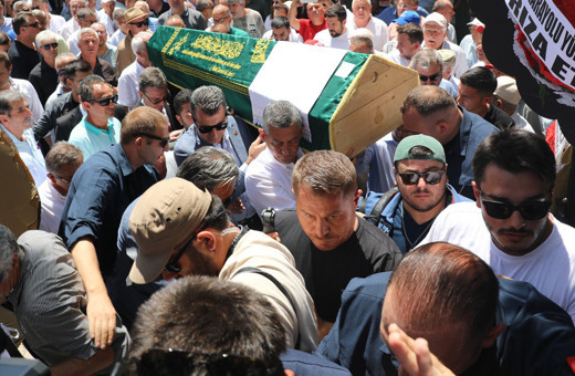 CHP Genel Başkanı Özgür Özel cenaze törenine katıldı