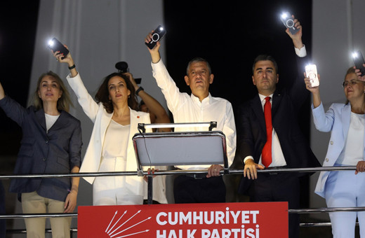 DEVA'dan istifa eden Evrim Rızvanoğlu ve Cem Avşar, CHP'ye katıldı