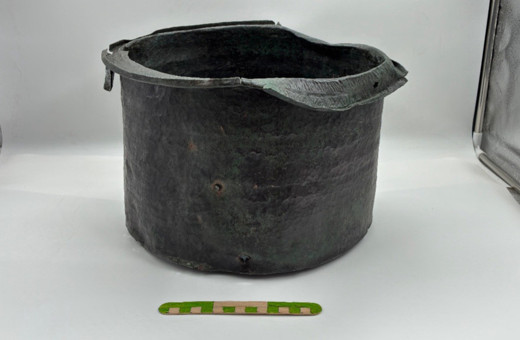 İzmir'de gün yüzüne çıkarıldı: 1400 yıllık bronz kazan