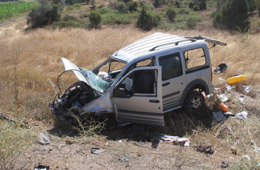 Konya'da feci kaza! Direğe çarpan otomobildeki 5 kişi yaralandı...