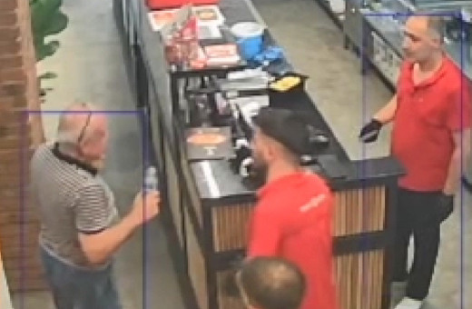 Döner ustası müşterinin hayatını kurtardı: O anlar kamerada