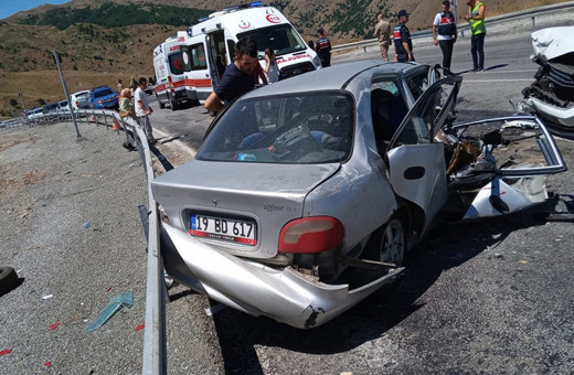 Feci kaza! İki otomobil çarpıştı 3 kişi hayatını kaybetti