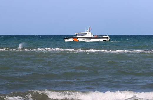 Samsun'da olumsuz hava koşulları nedeniyle denize girilmek yasaklandı...