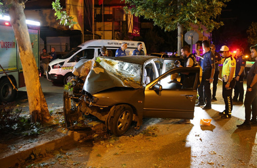Gençleri hayattan koparan kaza! Aracın haline bakın