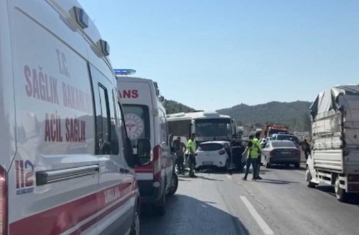 Gaziantep'te 3 araç çarpıştı: 1 ölü, 3 yaralı...