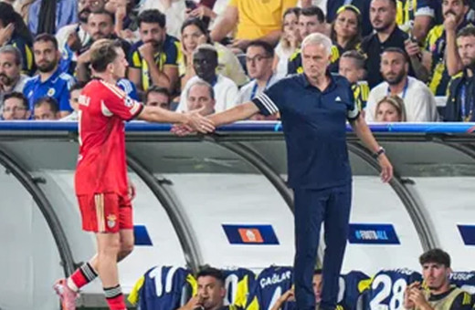 Kerem Aktürkoğlu, Jose Mourinho ile el sıkıştı