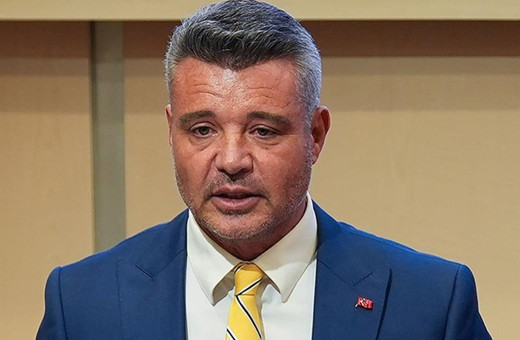 Sadettin Saran, Fenerbahçe başkan adaylığı için gerekli 500 imzayı teslim etti