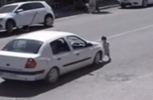 Şanlıurfa'da kahreden anlar! Minik Ali'ye otomobil çarptı