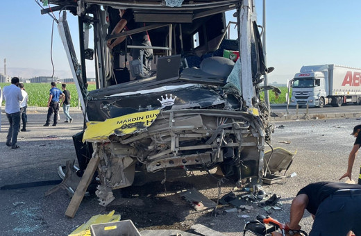 Halk otobüsü ile TIR çarpıştı! Feci kazada ölü ve yaralılar var