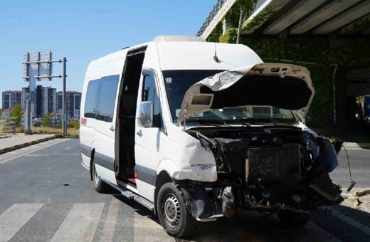 Kastamonu'da facia! Minibüs ile hafif ticari araç çarpıştı: 10 yaralı