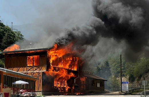 Giresun'da restoran alev alev yandı! Kullanılamaz hale geldi...