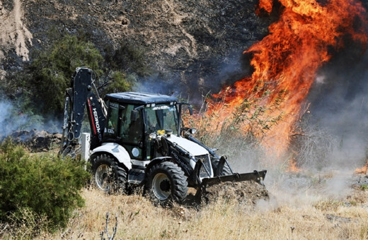 Manisa'da otluk ve makilik alanda yangın! Kontrol altına alındı