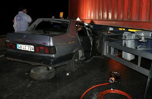 Muğla'da korkunç kaza! Tır ile çarpışan otomobilin sürücüsü öldü...