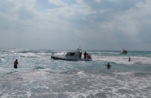 Hatay'da denize giren 2 kardeşten 1'i boğuldu