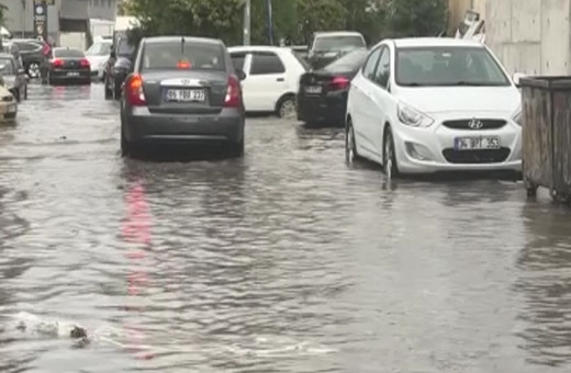 Hava karardı hortum çıktı! Vatandaş şaştı kaldı