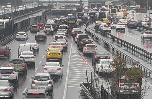 İstanbul'da trafik yoğunluğu yüzde 80'e ulaştı