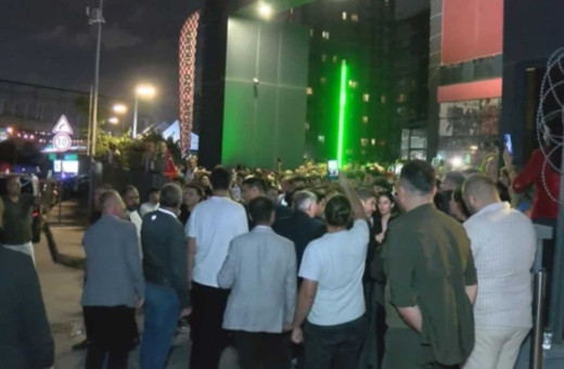 CHP İstanbul İl Başkanlığı önünde yollar kapatıldı