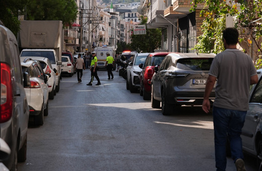 İzmir'de polis merkezine silahlı saldırı: 2 polis şehit 2'si polis 6 yaralı