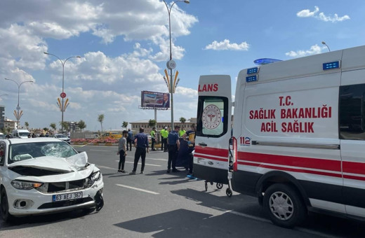 Şanlıurfa'da korkunç kaza! Otomobil durakta ki anne ve çocuklarına çarptı