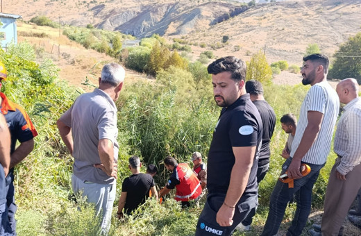 Siirt'te korkunç kaza! Dereye devrilen otomobildeki 2 kişi yaralandı