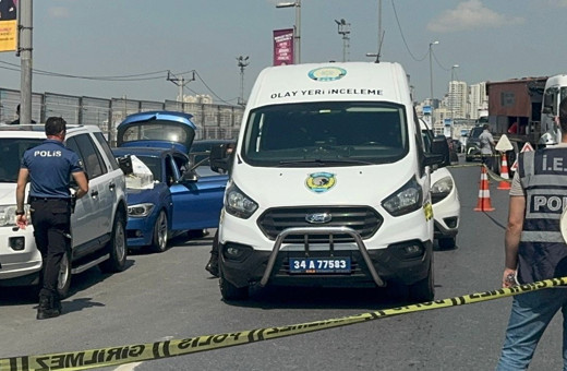 İstanbul'da park halindeki otomobilde ceset şoku!