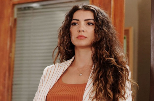 Oyuncu Burcu Özberk'ten sitem dolu sözler! Sosyal medya sallandı