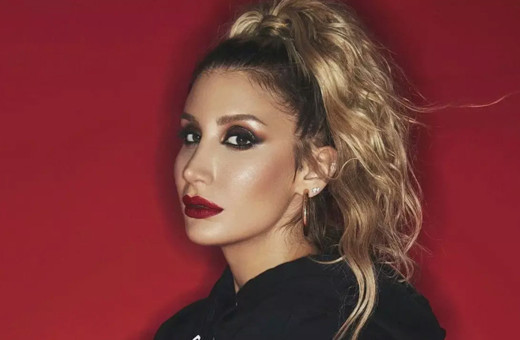 Şarkıcı İrem Derici, kafasında 40 dikişle sahneye çıktı! Düştüğü anları anlattı