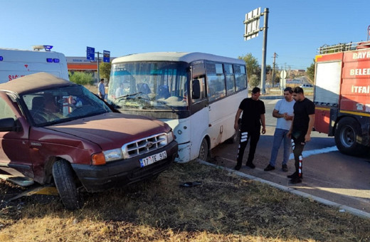 Çanakkale'de korkunç kaza! İşçi servisiyle kamyonet çarpıştı: 5 kişi yaralı