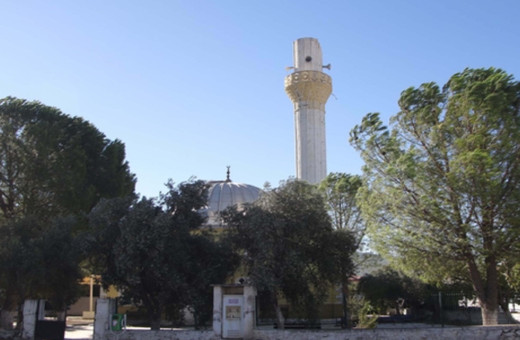 Muğla'da dehşet fırtına! Minarenin külahı koptu, evlerin çatısı uçtu, ağaçlar devrildi