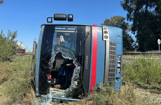 Mersin'de cezaevi aracı devrildi! 13 kişi yaralı