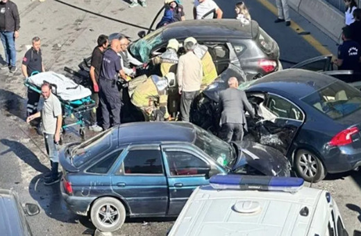 Ankara'da zincirleme trafik kazasında 4 kişi yaralandı