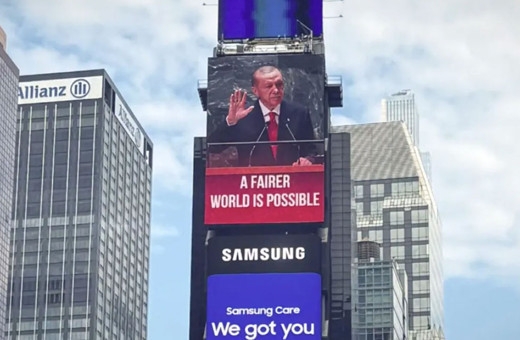 Cumhurbaşkanı Erdoğan’ın sözleri Times Meydanı'ndaki ekranlarda