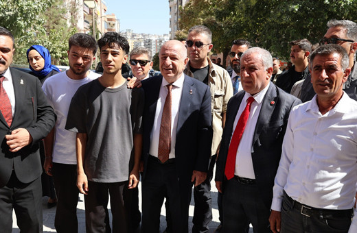 Ümit Özdağ Suriyelilere 60 gün süre veren ABD üzerinden hükümeti eleştirdi