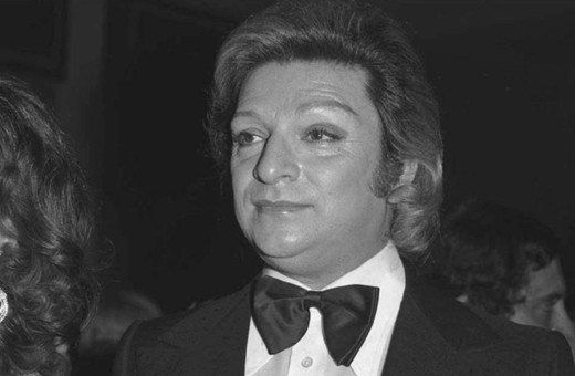 TEV, Zeki Müren'in kimsenin görmediği el yazısını paylaştı!