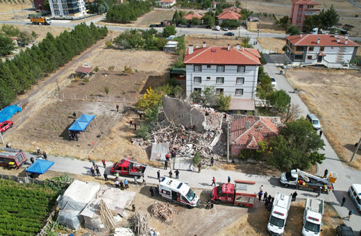 Ankara'da 4 katlı bina çöktü! Meğer daha önce yapılan testlerde...