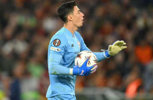 Berke Özer tarihe geçti! Penaltı atışı 3 kez tekrarlandı...