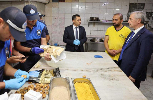 Şahinbey Belediye Başkanı çileden çıktı! Tuzdaki böceğe çörek otu dedi, tenekelerde fare pisliği...