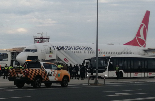İsrail'in alıkoyduğu aktivistleri getiren THY uçağı İstanbul'a ulaştı