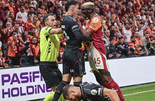 Osimhen Emirhan Topçu'nun boğazını sıktı yayıncı kuruluş göstermedi Nihat Kahveci isyan etti