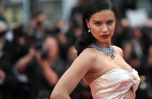 Adriana Lima geri dönüyor! Bu sadece bir başlangıç